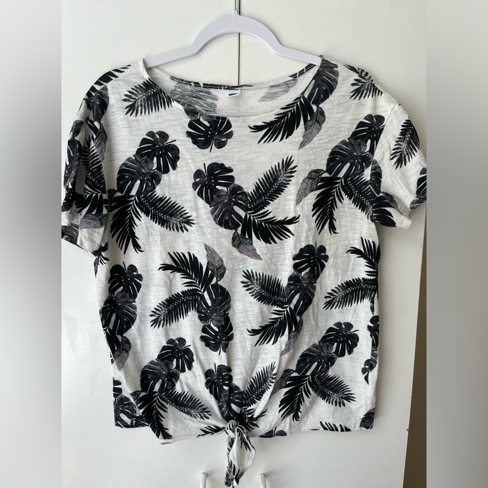 Old navy printed cropped shirt
